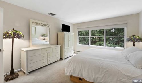 43 Bentley Dr, Franklin Lakes NJ  07417-1941 exterior