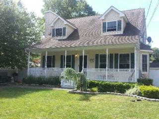 42 Vehslage St, Canaan Lake, NY 11772-1134
