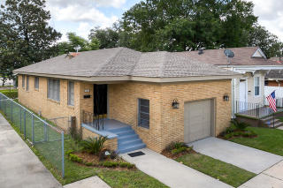 422 9th St, Gretna, LA 70053-5512