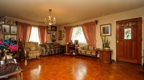 204 Nectarine St, Oxnard, CA 93033-4538
