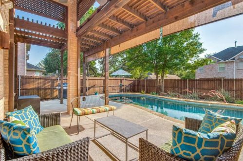 3405 Dorchester Ct, Lewisville TX  75022-4924 exterior