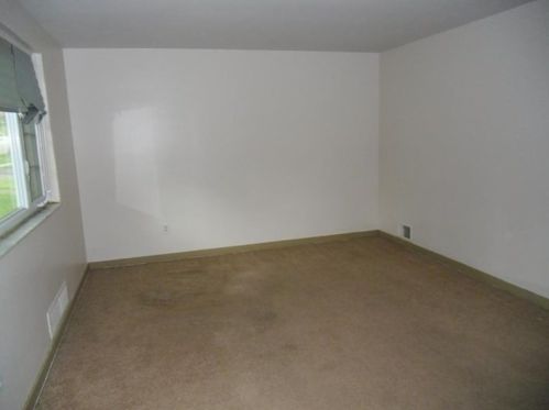 2551 Winchester Dr, Pittsburgh, PA 15220-4006