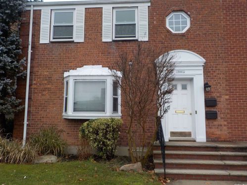 70-53 260th St, Floral Park, NY 11004-1122