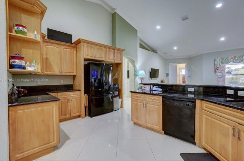 160 Saratoga Ave, Fort Pierce FL  34953-5974 exterior