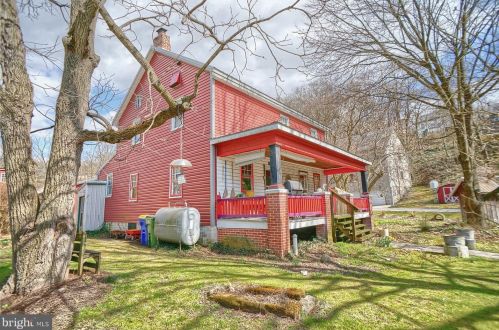 5 Maul Ave, Cross Roads, PA 17322-9026