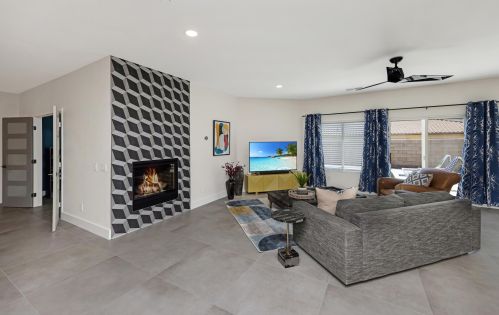 821 Summit Dr, Palm Springs CA  92262-1227 exterior