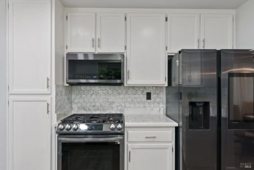 1068 Matthew Ct, Windsor CA  95492-8778 exterior