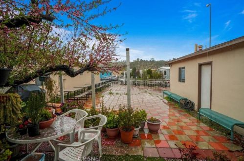 23830 Newhall Ave, Santa Clarita CA  91321-3148 exterior