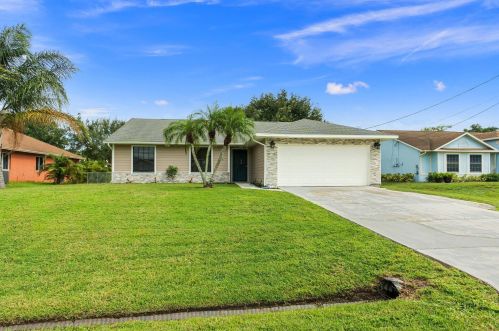 2973 Ventura St, Fort Pierce, FL 34953-4218