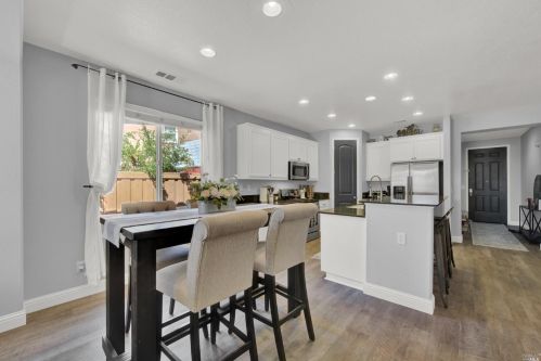 542 Twilight St, Vacaville CA  95688-8829 exterior