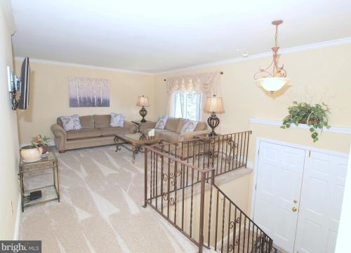 1304 Hiview Dr, Southampton, PA 18966-3557