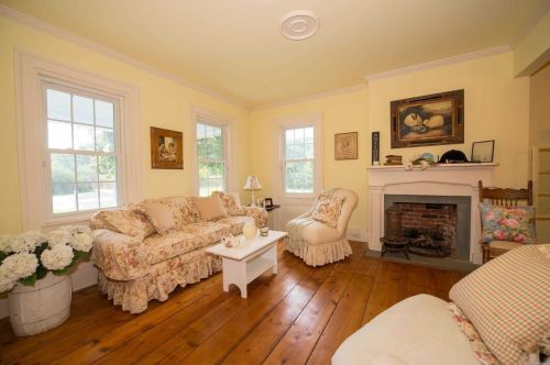 146 Shr Rd, Mount Sinai NY  11766-1237 exterior