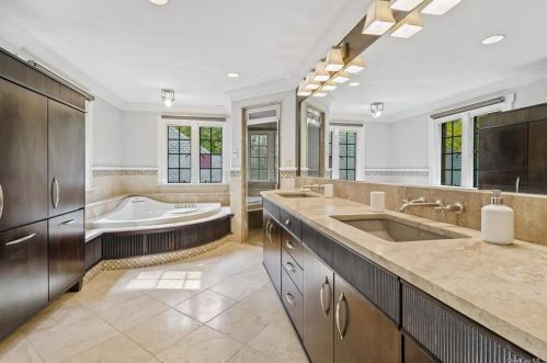 37 Fox Hill Rd, Tuxedo Park NY  10987-4227 exterior