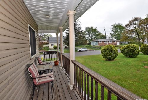 26 Washington Ave, Deer Park, NY 11729-6918