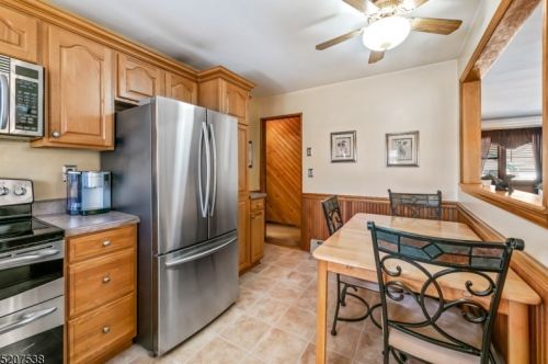 14 Reading Rd, Hopatcong NJ  07843-1023 exterior