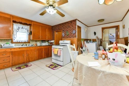 37 Spencer Ave, Chelsea MA  02150-3023 exterior