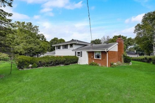 11315 Glenbrook Ln, Thiensville WI  53092-3113 exterior