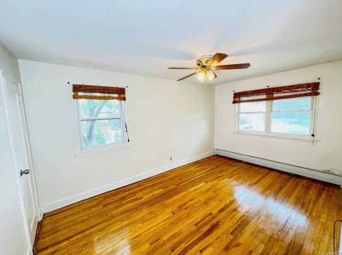 2789 Hone Ave, Bronx NY  10469-3807 exterior