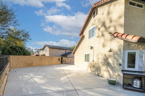 1090 Heaton Moor Dr, Walnut CA  91789-4329 exterior