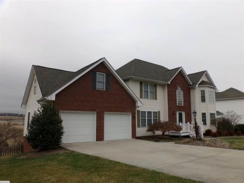 76 Emerald Hill Dr, Fishersville, VA 22939-2044
