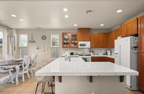 330 Applegate Dr, Valley Home CA  95361-8285 exterior