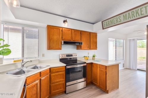 10813 63rd Dr, Glendale, AZ 85304-3649