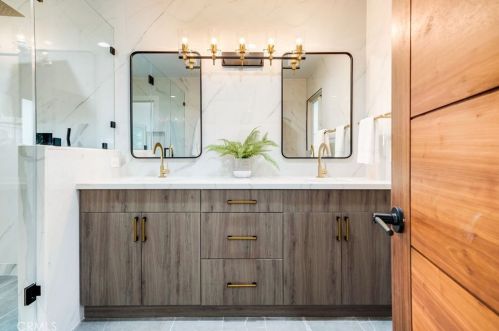 3811 Karen Lynn Dr, Glendale CA  91206-1219 exterior