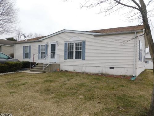 4 Edelweiss Way, Belvidere, NJ 07823-2917