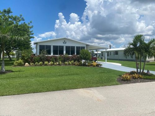 26291 Queen Mary Ln, Bonita Springs, FL 34135-6537