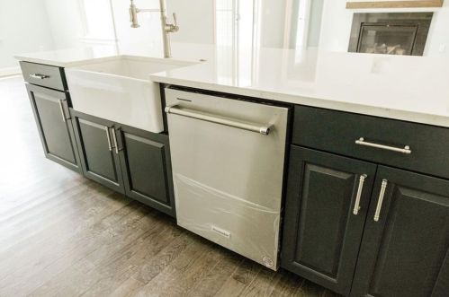 10 Woodward Rd, Lincoln RI  02865-4917 exterior