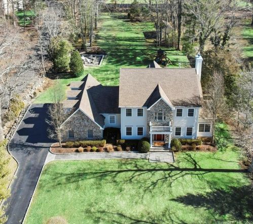 49 Macarthur Ln, Stamford, CT 06902-1121