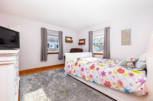 7 Fairfield Dr, Windsor Locks CT exterior