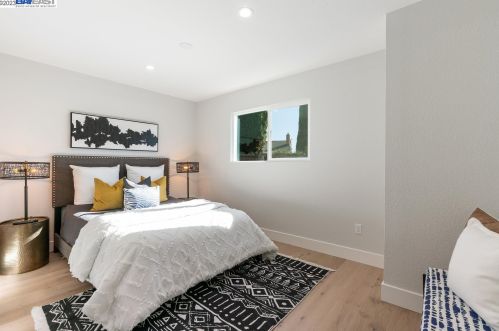 7298 Tamarack Dr, Pleasanton CA  94568-1749 exterior