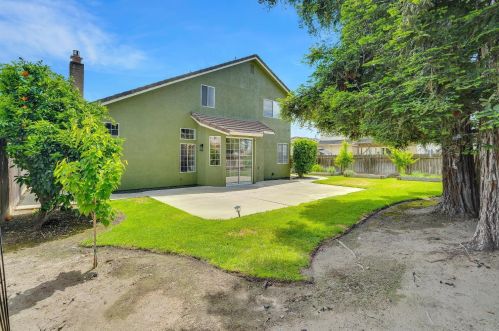 613 Tahoe St, Manteca CA  95337-6860 exterior