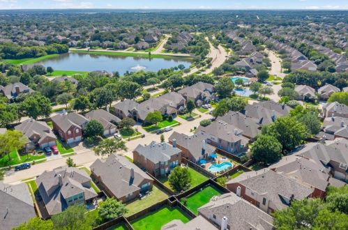 4216 Sharondale Dr, Lewisville TX  75022-0958 exterior