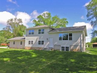 1023 Jones St, Le Claire, IA 52753-9678
