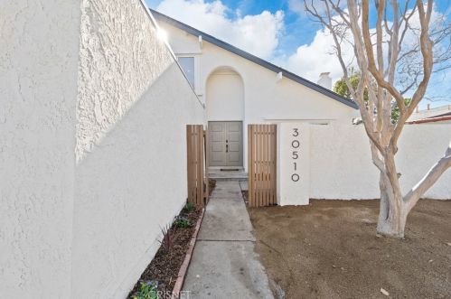 30510 Passageway Pl, Calabasas CA  91301-2033 exterior