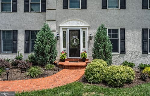 49 Newtown Woods Rd, Newtown Square, PA 19073-3917