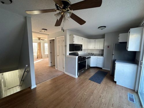 41 Thames Height Ln, Groton, CT 06340-2861