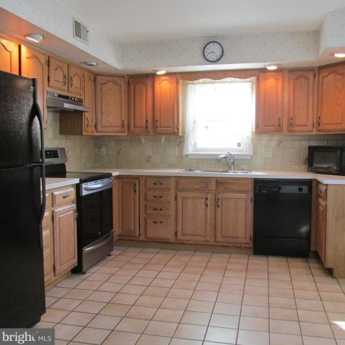 2775 Lantern Ln, Norristown, PA 19403-2240