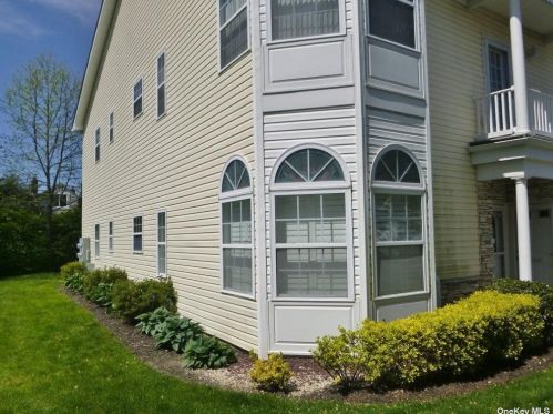 609 Narragansett Villas Dr, North Lindenhurst, NY 11757-5464