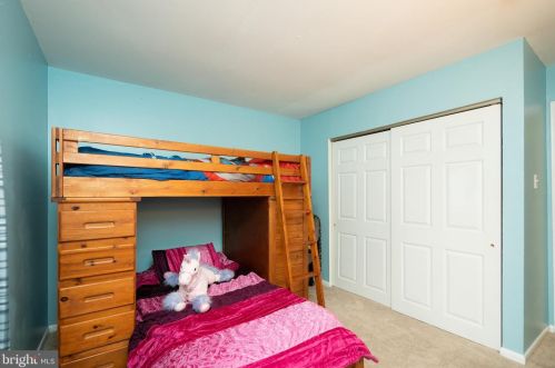 16 Sandybrae Ct, Wilmington DE  19808-3504 exterior