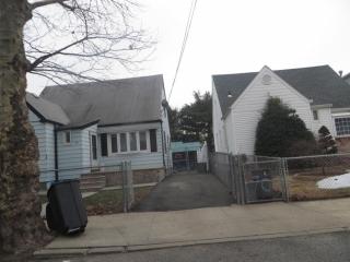 68 3rd St, Bayonne, NJ 07002-4254