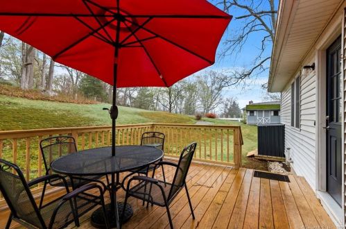 17 River Ln, Deep River CT  06417-1924 exterior