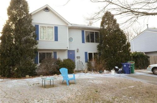 81 Fairhaven Ave, Warwick, RI 02889-5435