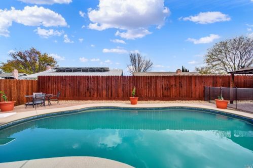 1250 Danfield Way, Vacaville CA  95687-5622 exterior