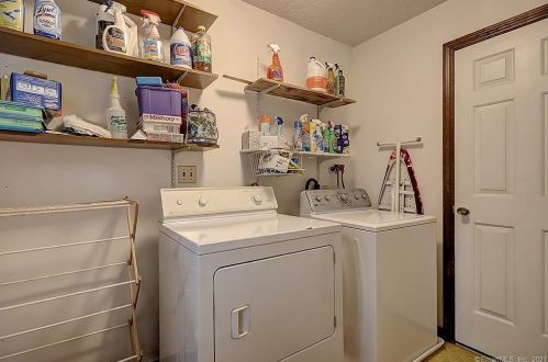 22 Harvest Ln, Milford CT  06461-1705 exterior