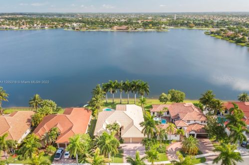 18611 39th St, Hollywood, FL 33029-2703