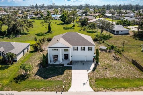 812 11th Ct, Cape Coral, FL 33991-2179