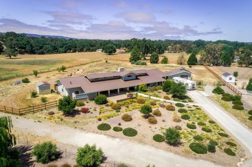 590 Championship Ln, Templeton CA  93465-5138 exterior